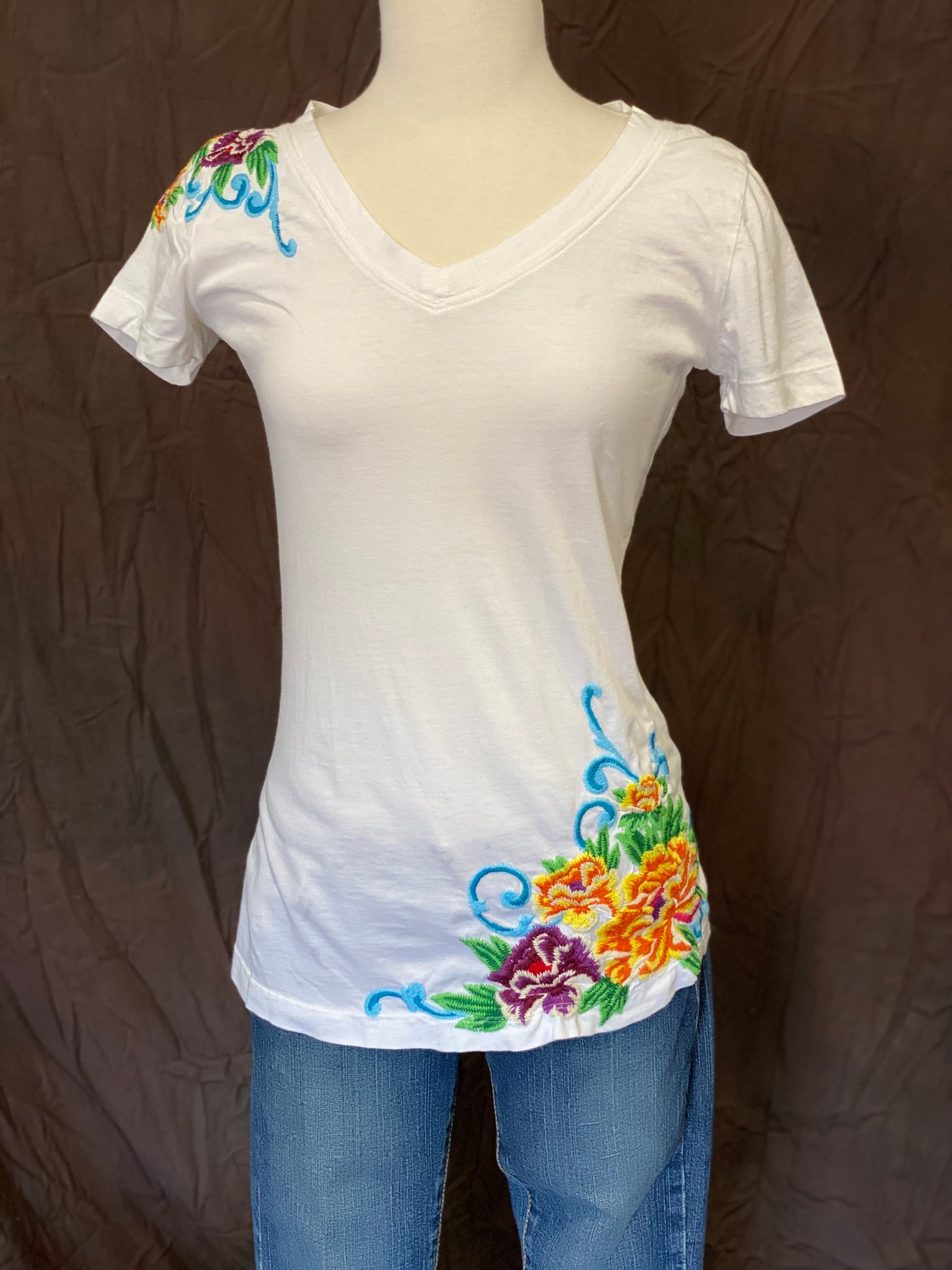 Johnny Was Twisted Spur Rodeo V Neck Tee - Pistol Annie's Boutique
